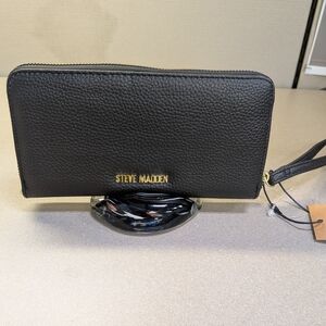Steve Madden Black Pebbled Wristlet